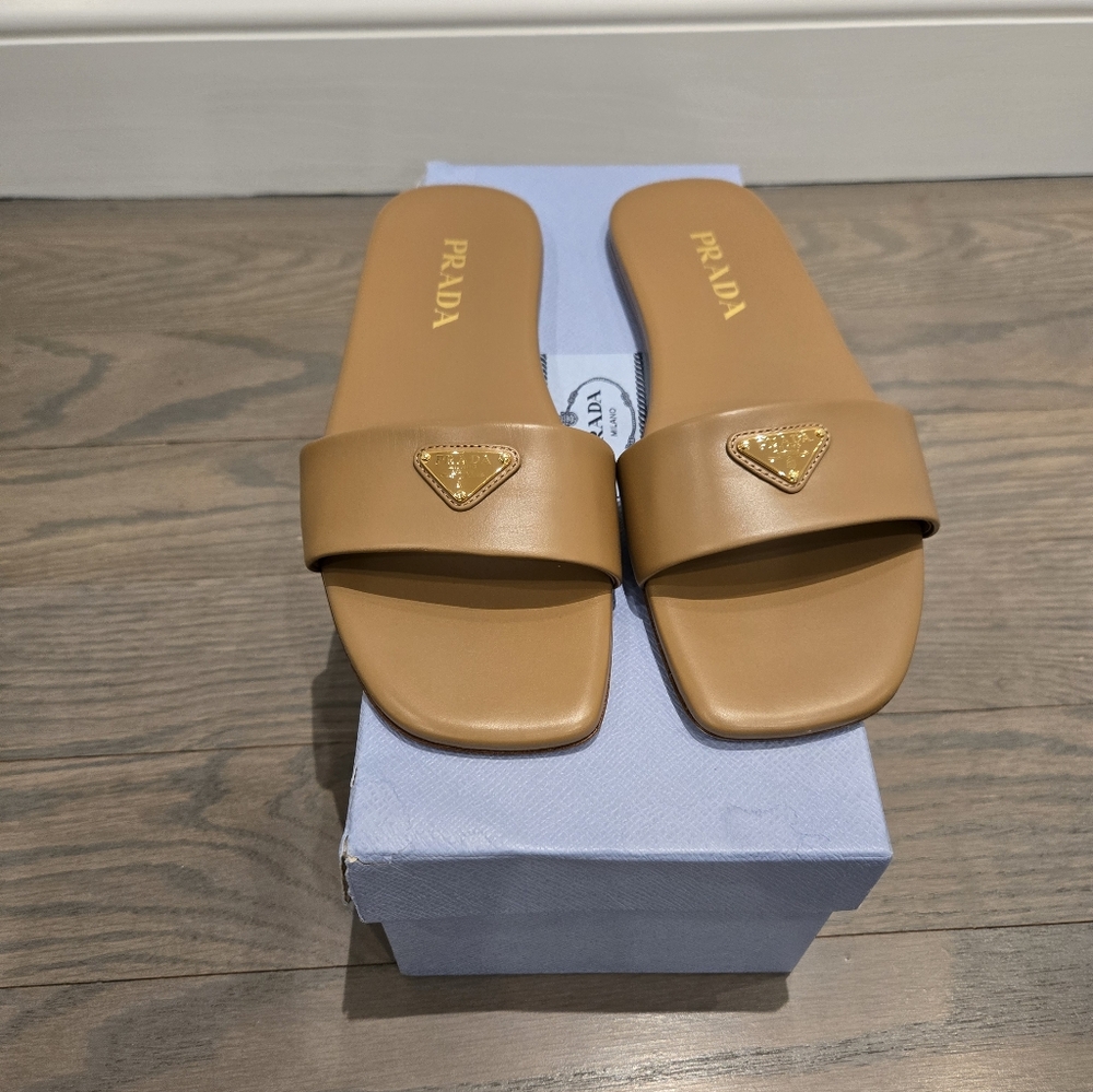 $775 Prada Triangle Logo Leather Sandals Caramel EU 37 US 7 BNIB AUTHENTIC - Picture 3 of 8
